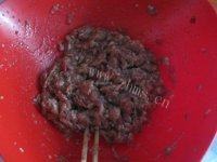 色味俱佳的芹菜猪肉馅饼做法图解4)
