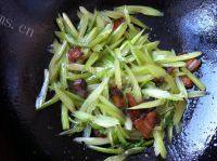 家常菜芹菜炒腊肉