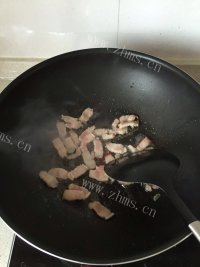 家常包菜炒肉做法图解4)