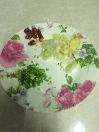 美味的红烧金鲳鱼做法图解3)