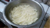 家常菜麻辣土豆丝做法图解2)