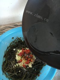 特色美食凉拌海带丝做法图解4)