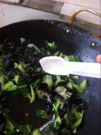 家常菜青菜炒木耳做法图解9)