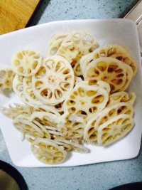 家常菜炒莲藕片做法图解1)