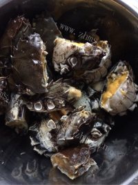 好吃不腻的鲜美河蟹粥做法图解1)