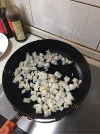 酱爆三丁做法图解2)