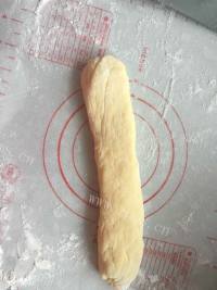 好吃迷你黄油面包卷做法图解5)