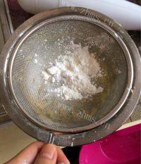自制蛋黄小酥饼做法图解3)