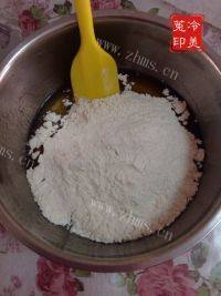 自制广式绿豆沙月饼做法图解4)