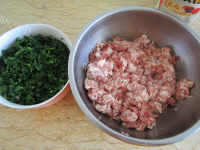 美味的荠菜鲜肉馄饨做法图解1)