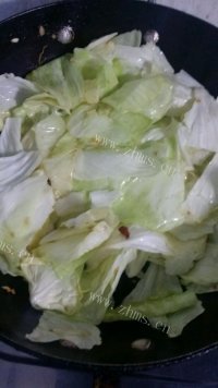家常菜酸辣卷心菜做法图解3)