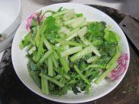 美美厨房之芹菜炒肉做法图解2)