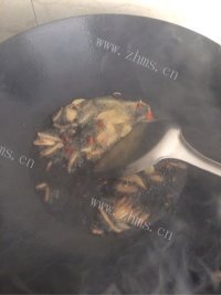 色泽鲜亮的青椒肉丝做法图解4)