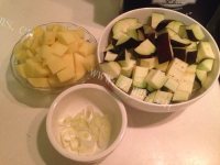 质嫩爽口的土豆炖茄子做法图解1)