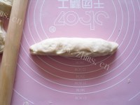 自制火腿肠面包做法图解6)