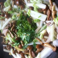 白菜炒滑子蘑做法图解6)