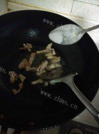 家常菜花菜炒肉丝做法图解7)