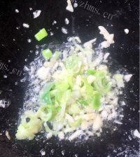 西红柿炒鸡蛋做法图解6)