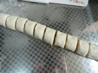 自制芝麻酱花卷做法图解8)