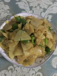家常菜辣椒炒土豆片