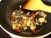 家常菜肉丝炒酸菜粉做法图解5)