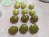 自制广式蛋黄莲蓉月饼做法图解9)