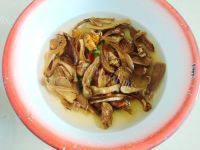 美味的牛肝菌豆腐汤做法图解1)
