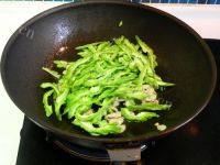 妈妈教我做苦瓜炒肉片做法图解6)