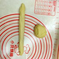 自制香葱培根芝士面包做法图解7)