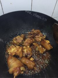 家庭版蒜香猪蹄做法图解5)
