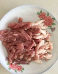 家常肉炒莲藕片做法图解1)