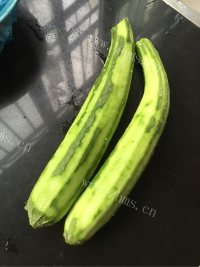 诱人的丝瓜汤做法图解1)