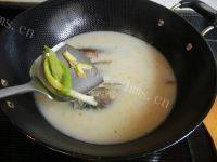 美味的豆浆鲫鱼汤做法图解6)