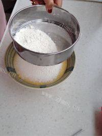 自制原味戚风蛋糕做法图解4)
