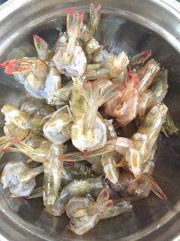 香辣的蒜蓉开边虾做法图解1)