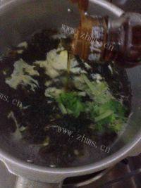 家常菜紫菜瘦肉蛋花汤做法图解8)