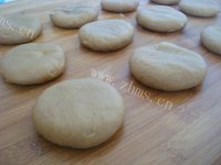 香甜绿豆沙混糖月饼做法图解8)
