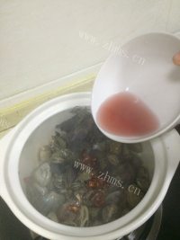 鲜香酒焖紫苏黄油花蛤做法图解4)