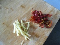 香喷喷的白灼秋葵做法图解3)