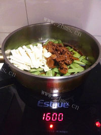 家常菜四季豆炒肉片做法图解4)