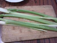 肉丝炒芹菜自制做法图解1)