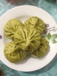 香喷喷的菜汁肉包做法图解7)