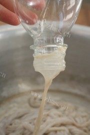 自制麻辣香肠做法图解4)