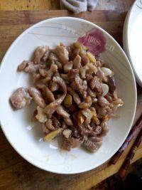 家常菜青椒炒肉丝做法图解4)