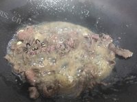家常青瓜炒牛肉做法图解6)