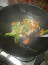 咸甜适中的肉片炒荷兰豆做法图解5)