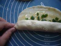 口感好的家常葱油饼做法图解12)