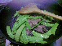 家常菜牛肉炒荷兰豆做法图解6)