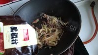 美味的黑椒洋葱炒牛柳做法图解7)