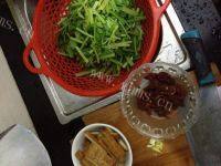 家常菜芹菜炒牛肉做法图解1)
